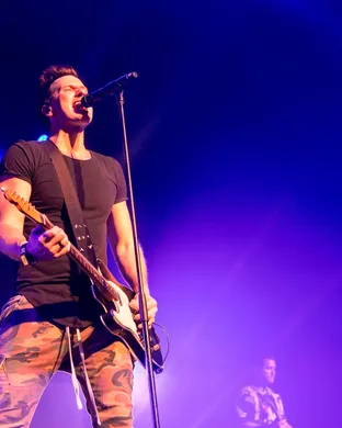 Russell Dickerson Elkhorn